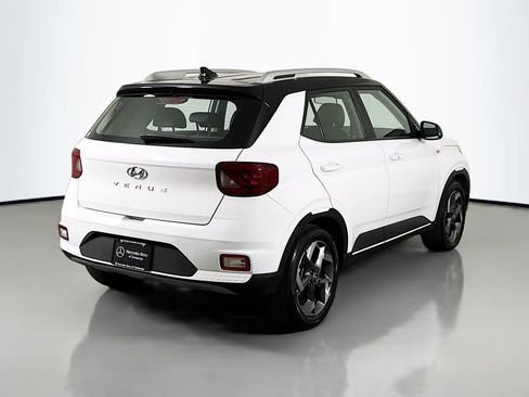 Used 2022 Hyundai Venue Limited FWD image 7