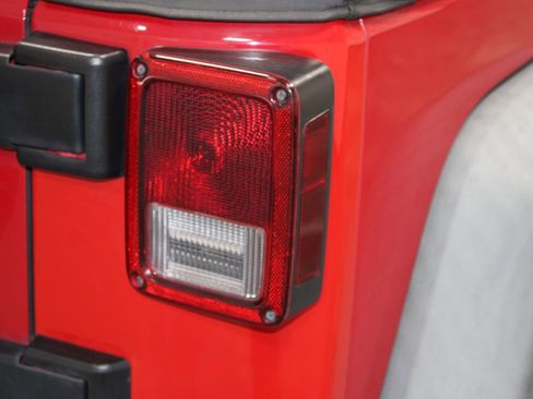 Used 2010 Jeep Wrangler Unlimited Sport image 12