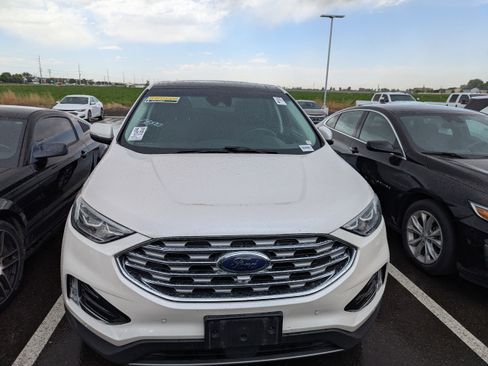 Used 2019 Ford Edge Titanium w/ Equipment Group 301A AWD/4WD image 2