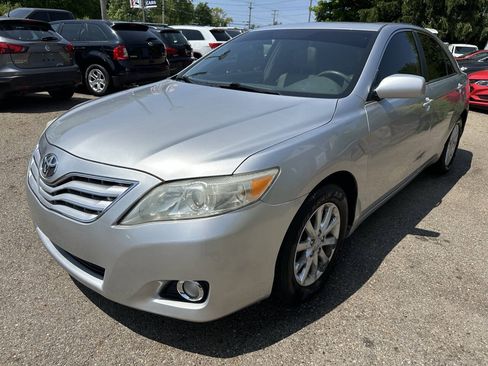 Used 2010 Toyota Camry LE FWD image 2