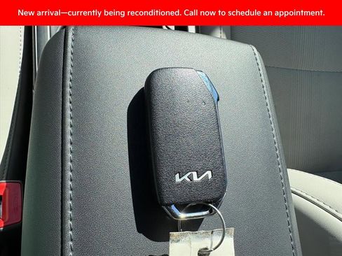 Used 2025 Kia Niro EX image 28