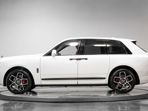 Used 2021 Rolls-Royce Cullinan Black Badge image 45