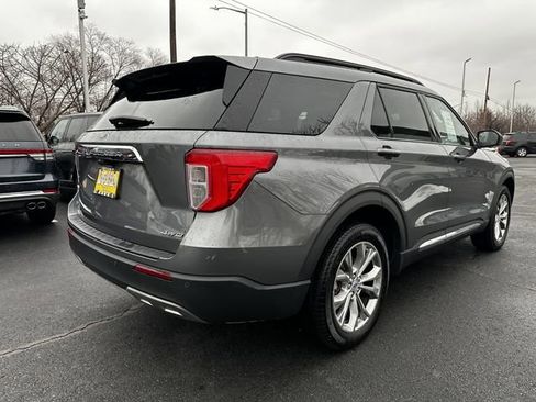 Certified 2022 Ford Explorer XLT w/ Equipment Group 202A image 5