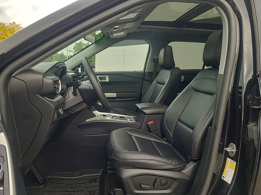 Used 2023 Ford Explorer XLT w/ Equipment Group 202A AWD/4WD image 10