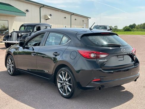 Used 2018 MAZDA MAZDA3 Touring FWD image 5