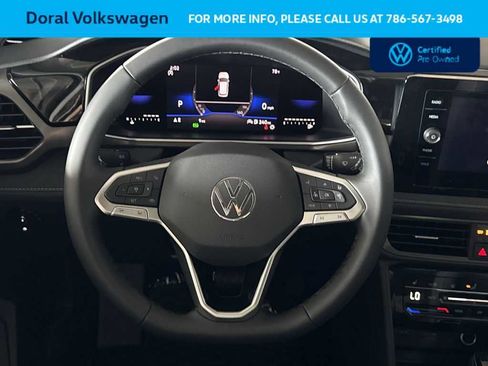Used 2025 Volkswagen Taos SE FWD image 15