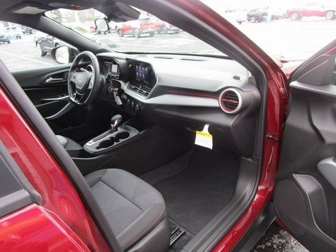 Certified 2024 Chevrolet Trax RS w/ Driver Confidence Package image 25