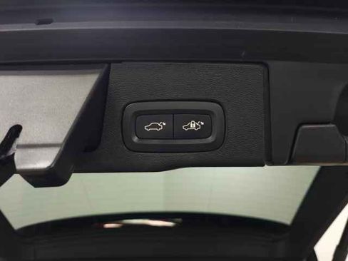 Certified 2025 Volvo XC60 B5 Core AWD/4WD image 10