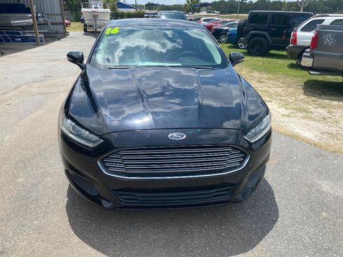 Used 2016 Ford Fusion SE FWD image 3