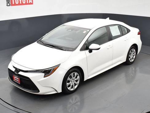 Used 2025 Toyota Corolla LE FWD image 23