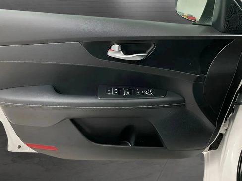 Used 2023 Kia Forte GT-Line w/ GT-Line Technology Package FWD image 9