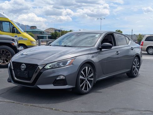 Used 2020 Nissan Altima 2.5 SR w/ Premium Package FWD image 9