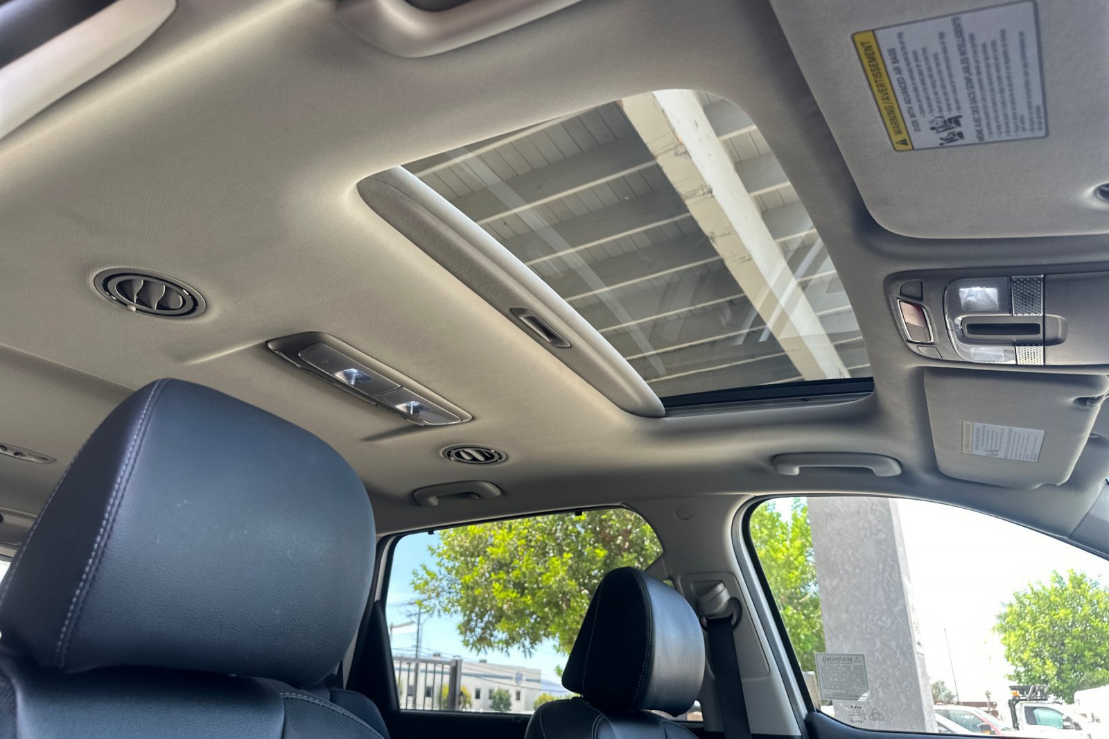 Used 2024 Kia Telluride EX w/ EX Captain's Chair Package FWD image 18