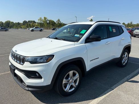 Used 2023 Jeep Compass Latitude AWD/4WD image 9