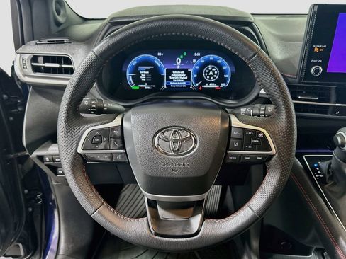 Used 2025 Toyota Sienna XSE w/ XSE Plus Package FWD image 9