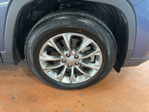 Used 2021 Jeep Cherokee Latitude Plus image 10