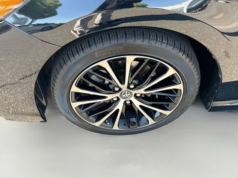 Used 2018 Toyota Camry SE w/ Moonroof Package FWD image 24