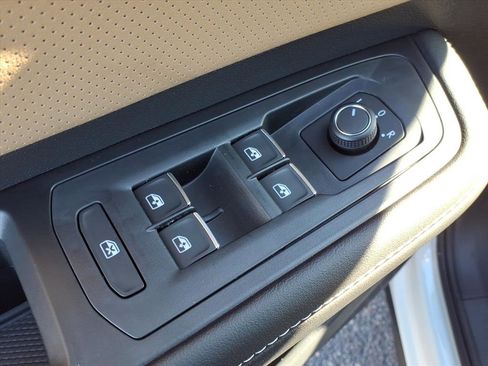 New 2026 Volkswagen Atlas Cross Sport SE image 9