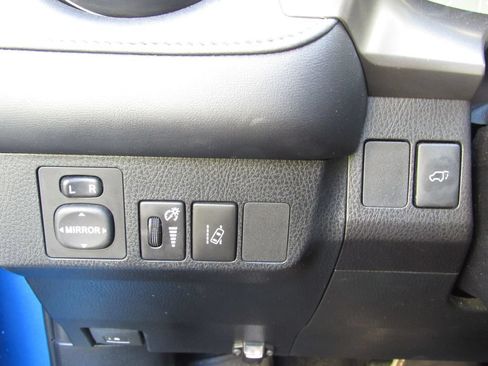 Used 2017 Toyota RAV4 XLE w/ Convenience Package AWD/4WD image 32