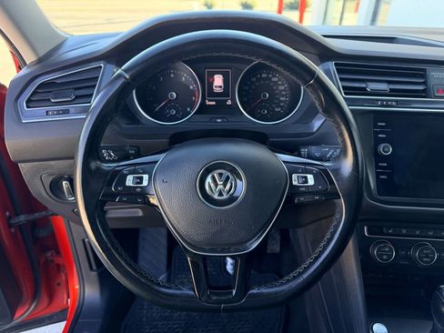 Used 2019 Volkswagen Tiguan SE image 19