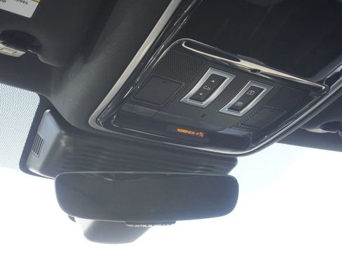 New 2026 Land Rover Range Rover Velar Dynamic SE image 16