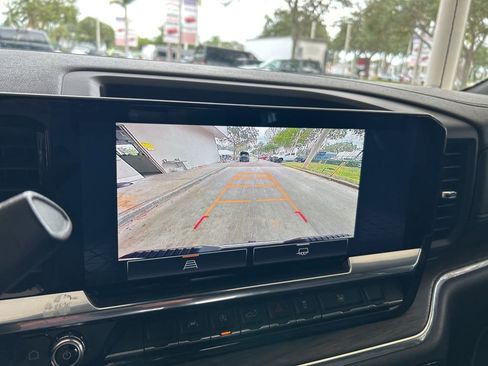 Used 2025 GMC Sierra 1500 SLT image 9