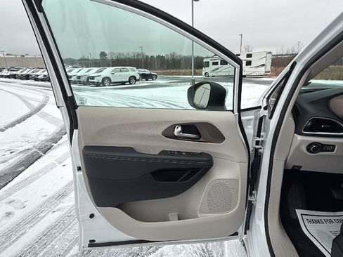 Used 2023 Chrysler Voyager LX image 24