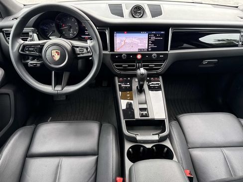 Used 2025 Porsche Macan AWD/4WD image 2