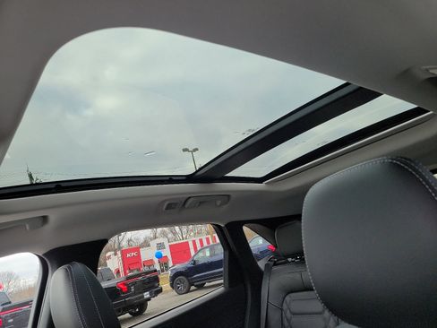 New 2024 Ford Escape SE w/ PHEV Premium Package image 10