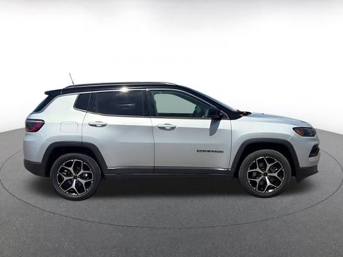 Used 2025 Jeep Compass Limited AWD/4WD image 15