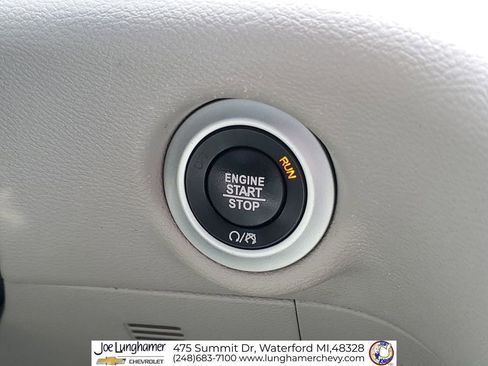 Used 2020 Chrysler Pacifica Touring-L FWD image 17
