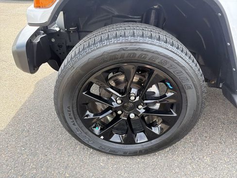 Used 2023 Jeep Wrangler Unlimited Sahara w/ Safety Group AWD/4WD image 31