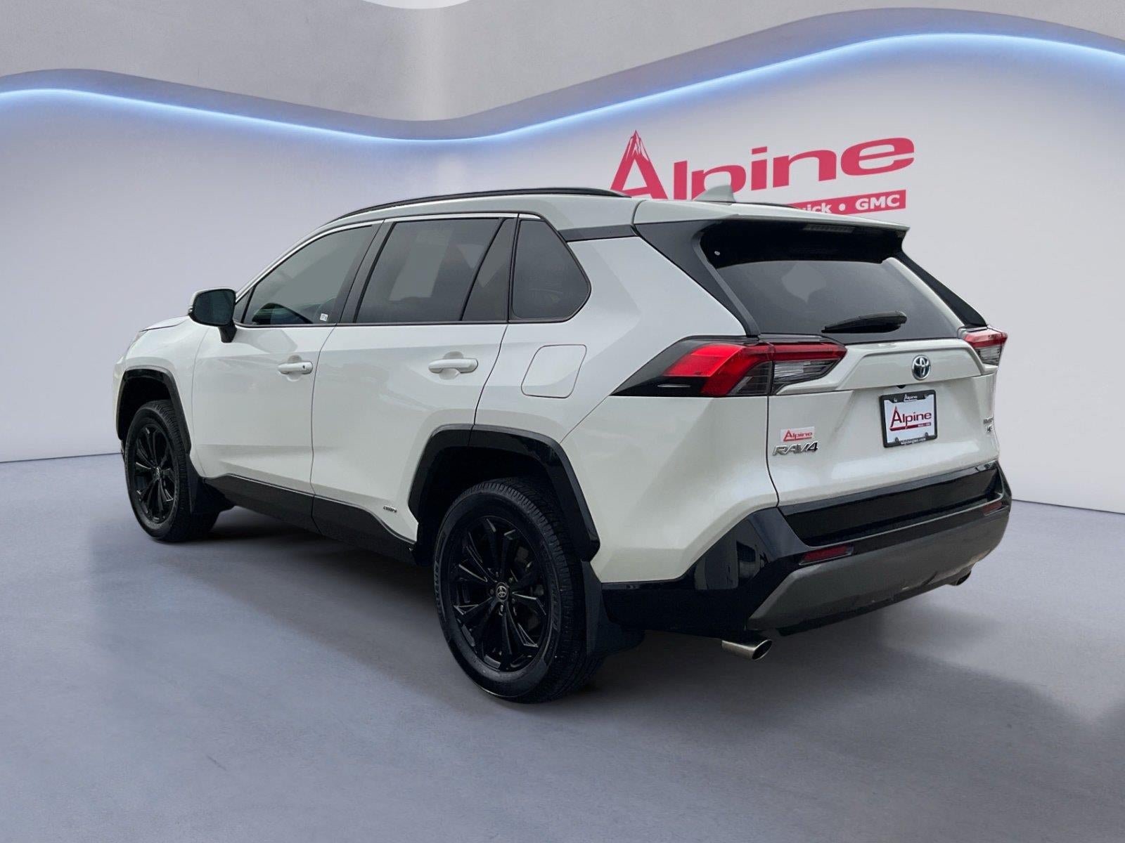Used 2022 Toyota RAV4 SE w/ Convenience Package AWD/4WD image 3