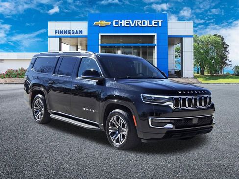 Used 2023 Jeep Wagoneer L 2WD w/ Premium Group I image 9