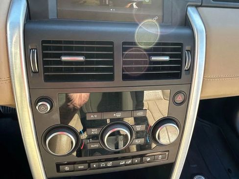 Used 2018 Land Rover Discovery Sport HSE image 28