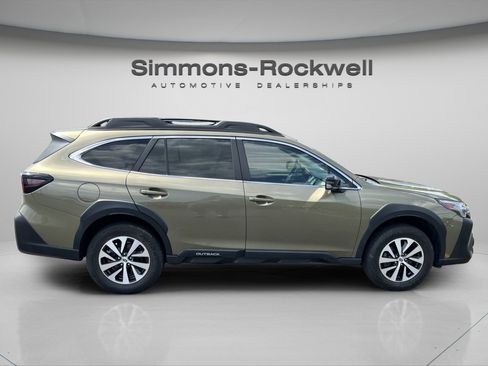 Used 2024 Subaru Outback Premium AWD/4WD image 6