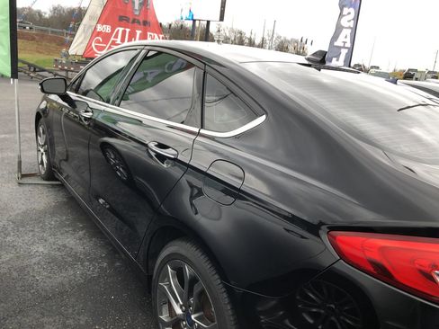 Used 2020 Ford Fusion SEL image 3