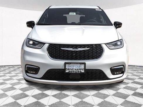 New 2026 Chrysler Pacifica Select image 11