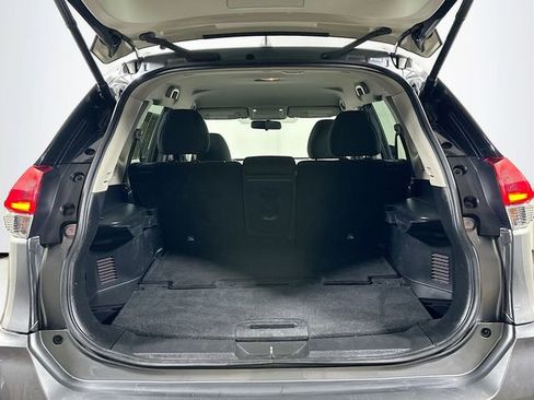 Used 2018 Nissan Rogue SV w/ Premium Package image 28