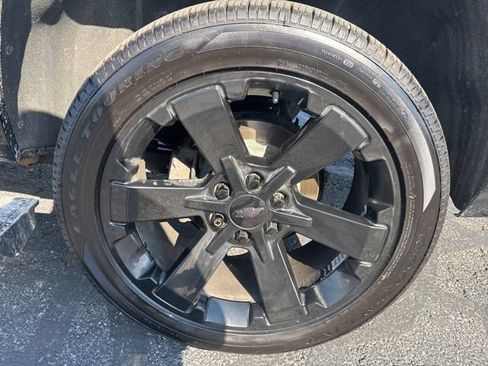 Used 2019 Chevrolet Suburban Premier w/ Premier Plus Edition AWD/4WD image 33