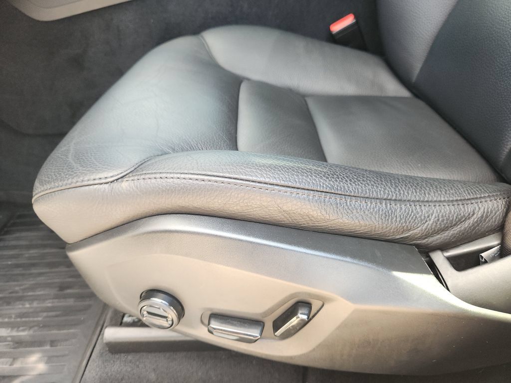 Used 2021 Volvo XC60 T5 Momentum w/ Premium Package FWD image 29