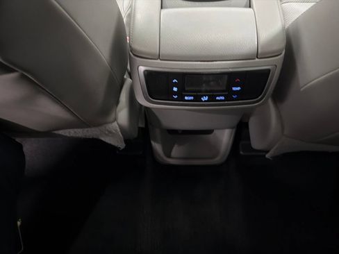 Used 2015 Toyota Highlander Limited FWD image 28