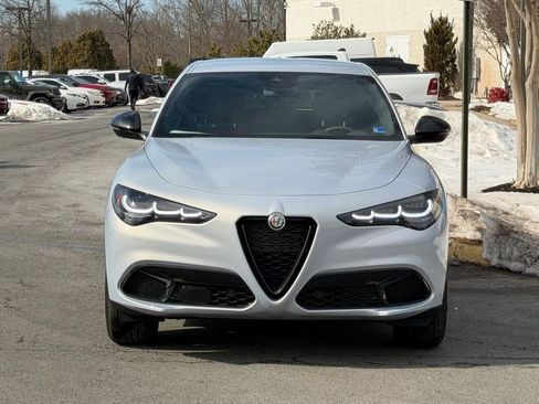 Used 2024 Alfa Romeo Stelvio Sprint image 4