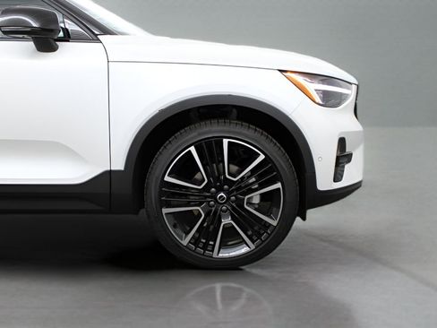 New 2026 Volvo XC40 B5 Ultra w/ Protection Package Premier image 18