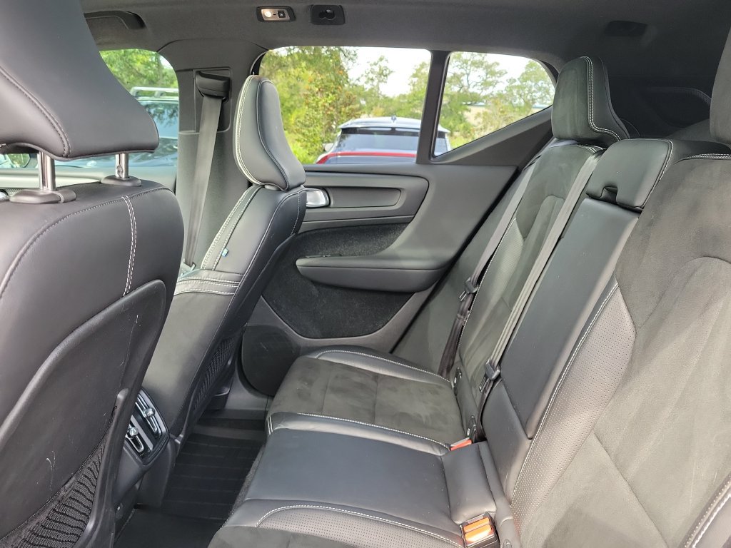Used 2019 Volvo XC40 T5 R-Design AWD/4WD image 25