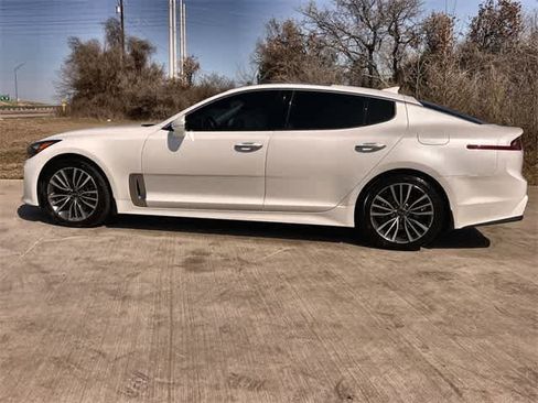 Used 2019 Kia Stinger Premium image 4