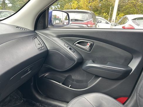 Used 2011 Hyundai Tucson GLS image 11