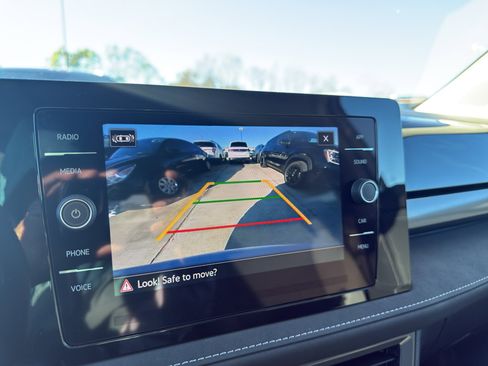 New 2026 Volkswagen Taos SE FWD image 18