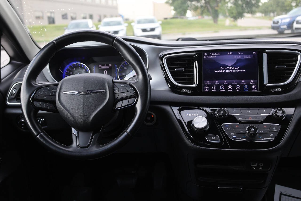 Used 2018 Chrysler Pacifica Touring Plus w/ S Appearance Package FWD image 25