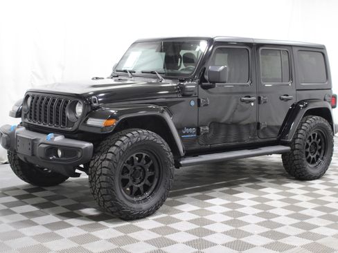Used 2024 Jeep Wrangler Unlimited image 33